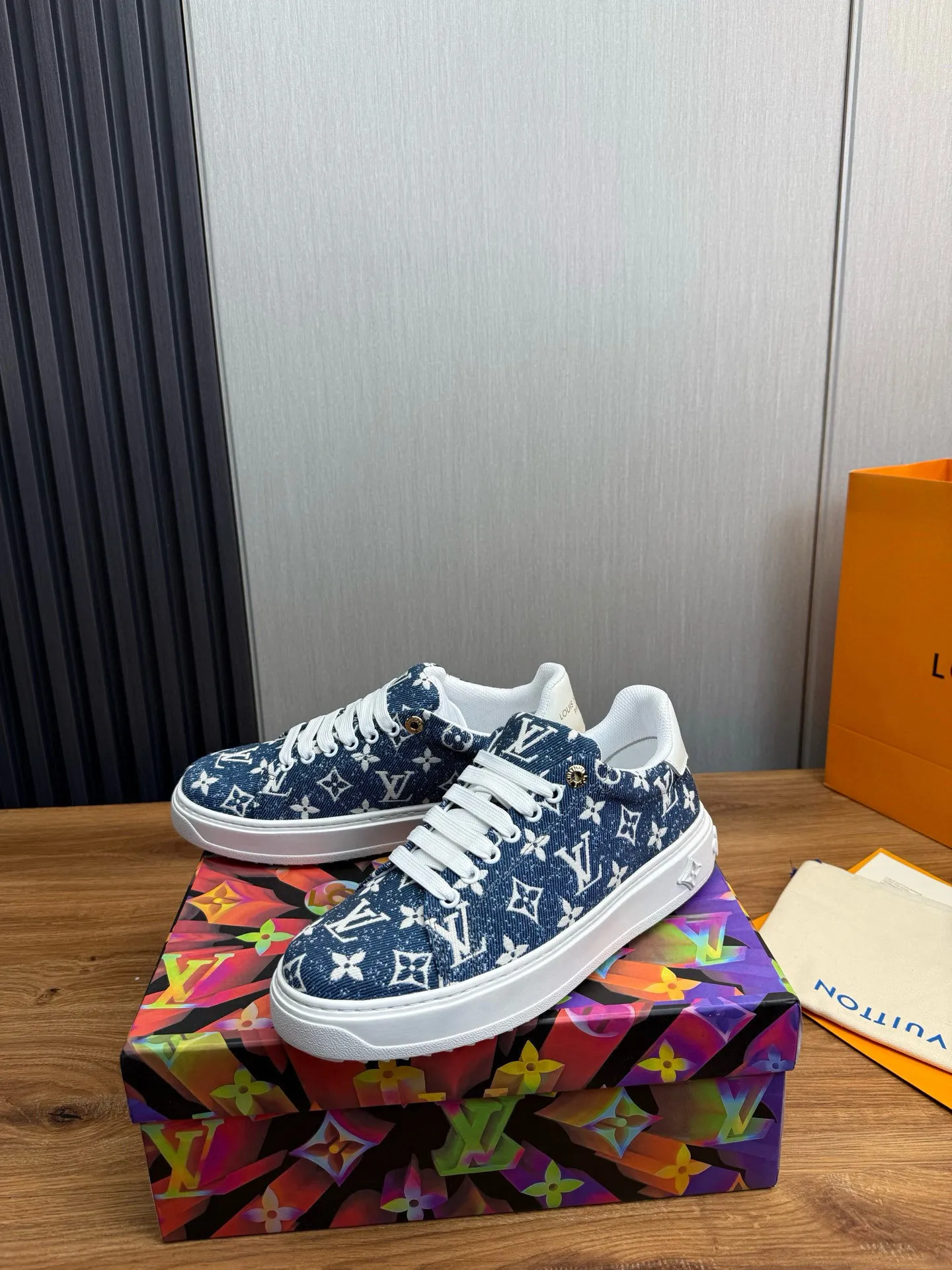 Factory price: 520💰LOUIS VUITTON [Louis VUITTON] The new trendy Lv is on the market🎁, casual and fashionable men's shoes👟The upper is made of imported original fabric + cowhide mesh lining, the original wear-resistant rubber outsole, the version is simple and elegant, exclusive for trendy men. Code number: 38-44, customized 45, 46